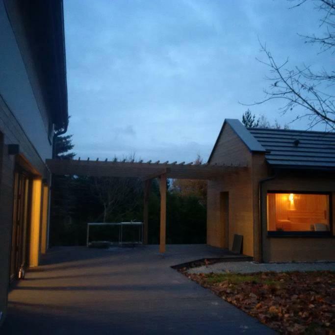 Wiselka Holiday House-1,2Km To The Beach; 5 Bedrooms, 3 Bahrooms; Fire Place. Private Sauna! 外观 照片