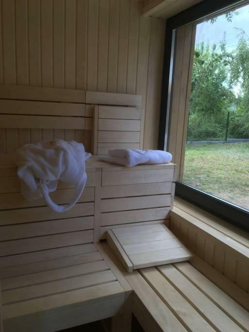 Wiselka Holiday House-1,2Km To The Beach; 5 Bedrooms, 3 Bahrooms; Fire Place. Private Sauna! 外观 照片